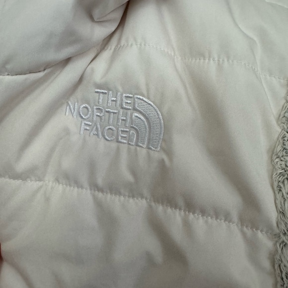 The North Face Cream and Gray Girls Puffer Jacket - Picture 3 of 10